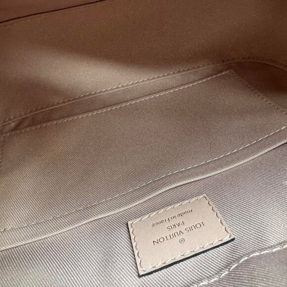 Louis Vuitton Saintonage Monogram Crossbody Bag fbcco1050-102125 - Picture 14 of 15